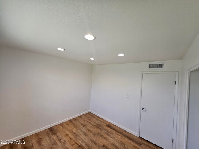 Building Photo - 4910 W Corrine Dr