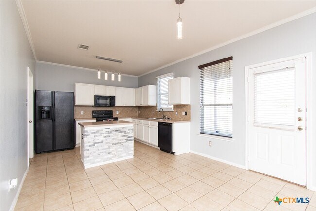 Building Photo - 413 E Orion Dr