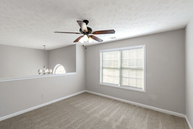 Building Photo - Spacious 4-Bedroom Split Foyer with 3 Bath...