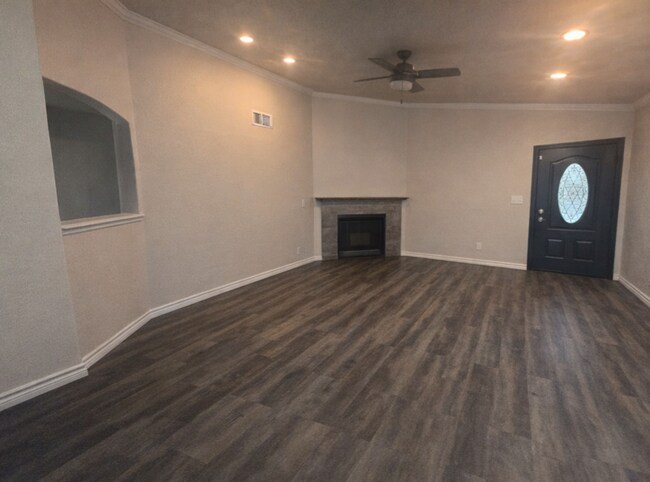 Building Photo - 4 bedroom 2 bathroom house! Housing accepted! MOVE-IN SPECIAL!
