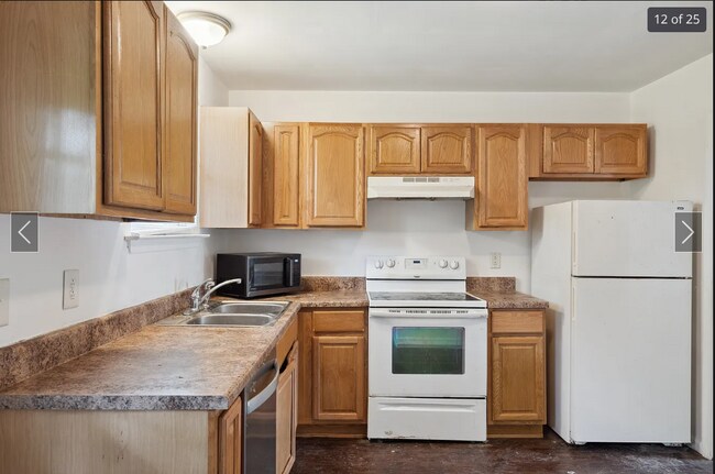 Building Photo - 3632 Willow Creek Ct