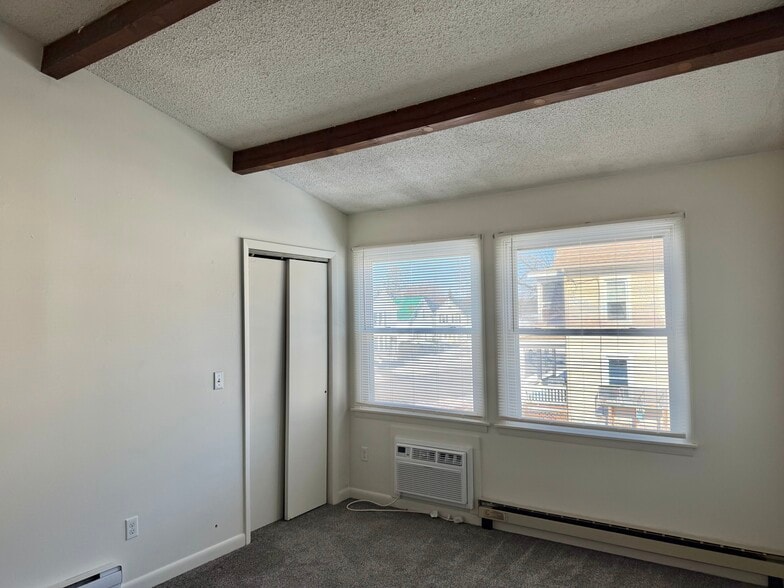 Building Photo - 126 Montcalm Ave