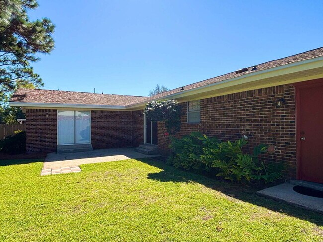 Building Photo - "Charming 3-Bedroom home in Mary Esther!"