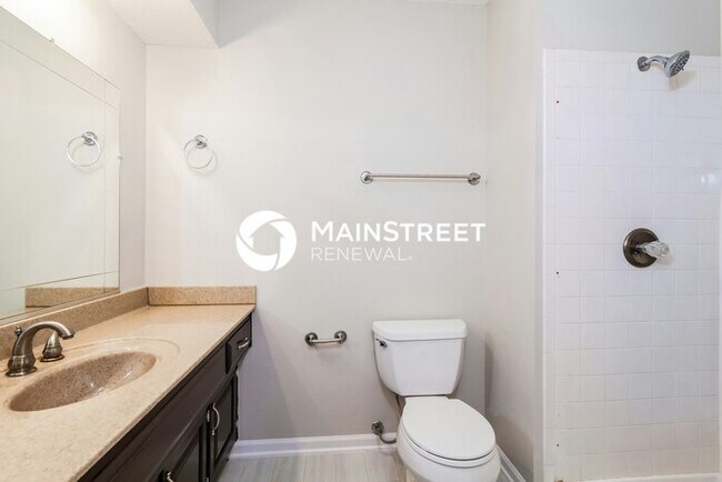 Building Photo - 4 Bedroom Pet-Friendly Home in GRANDVIEW, MO with Main Street Renewal