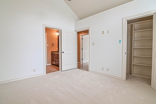 Building Photo - 5811 Oak Creek Drive