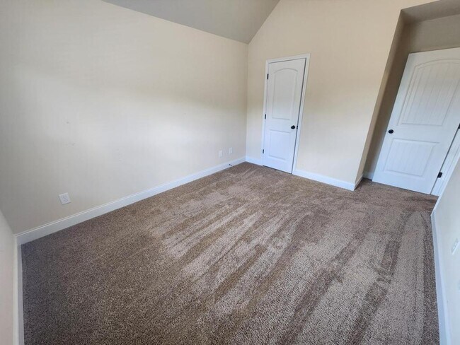 Building Photo - 2740 Blake Towers Ln