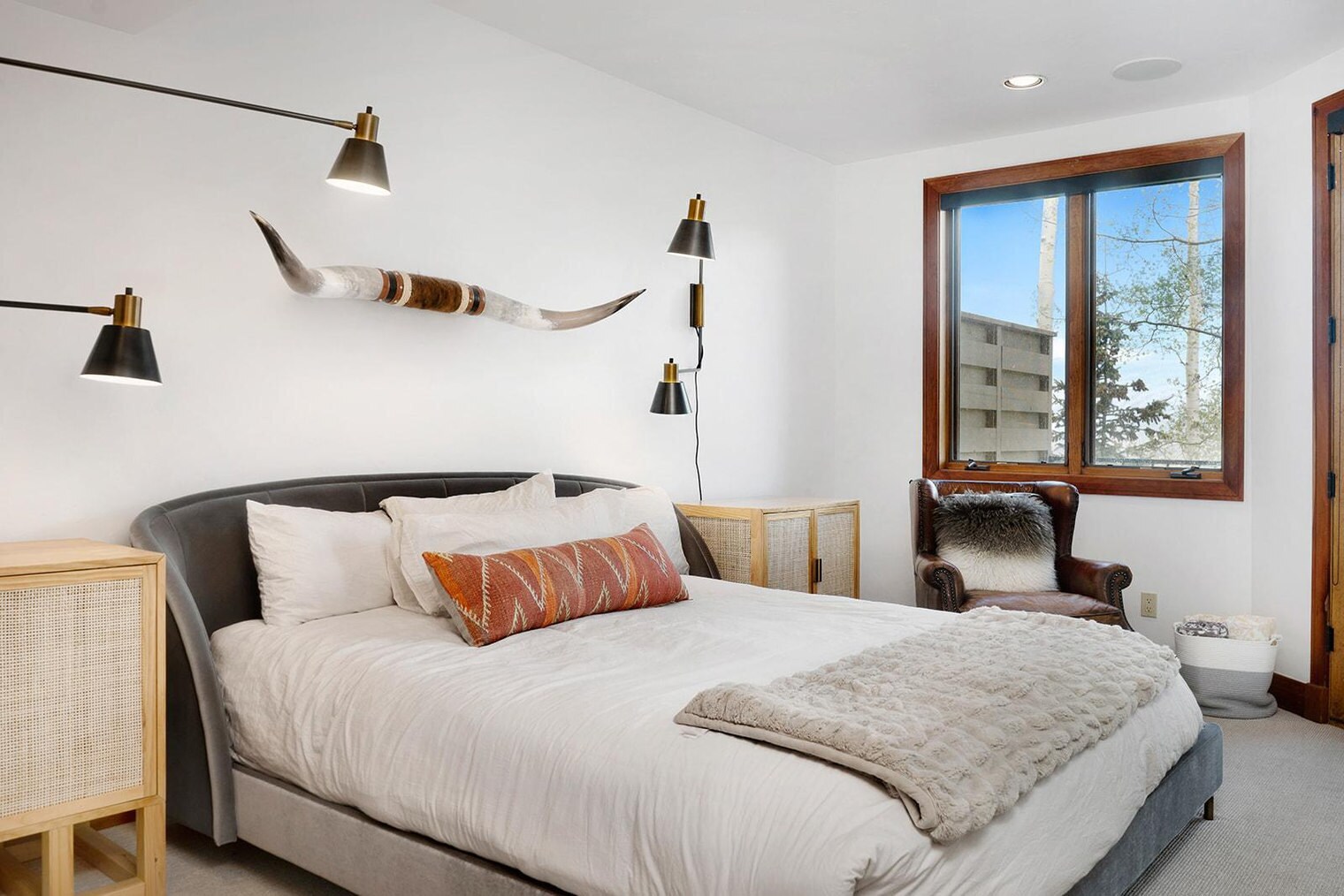 Building Photo - 100 Aspen Ridge Dr