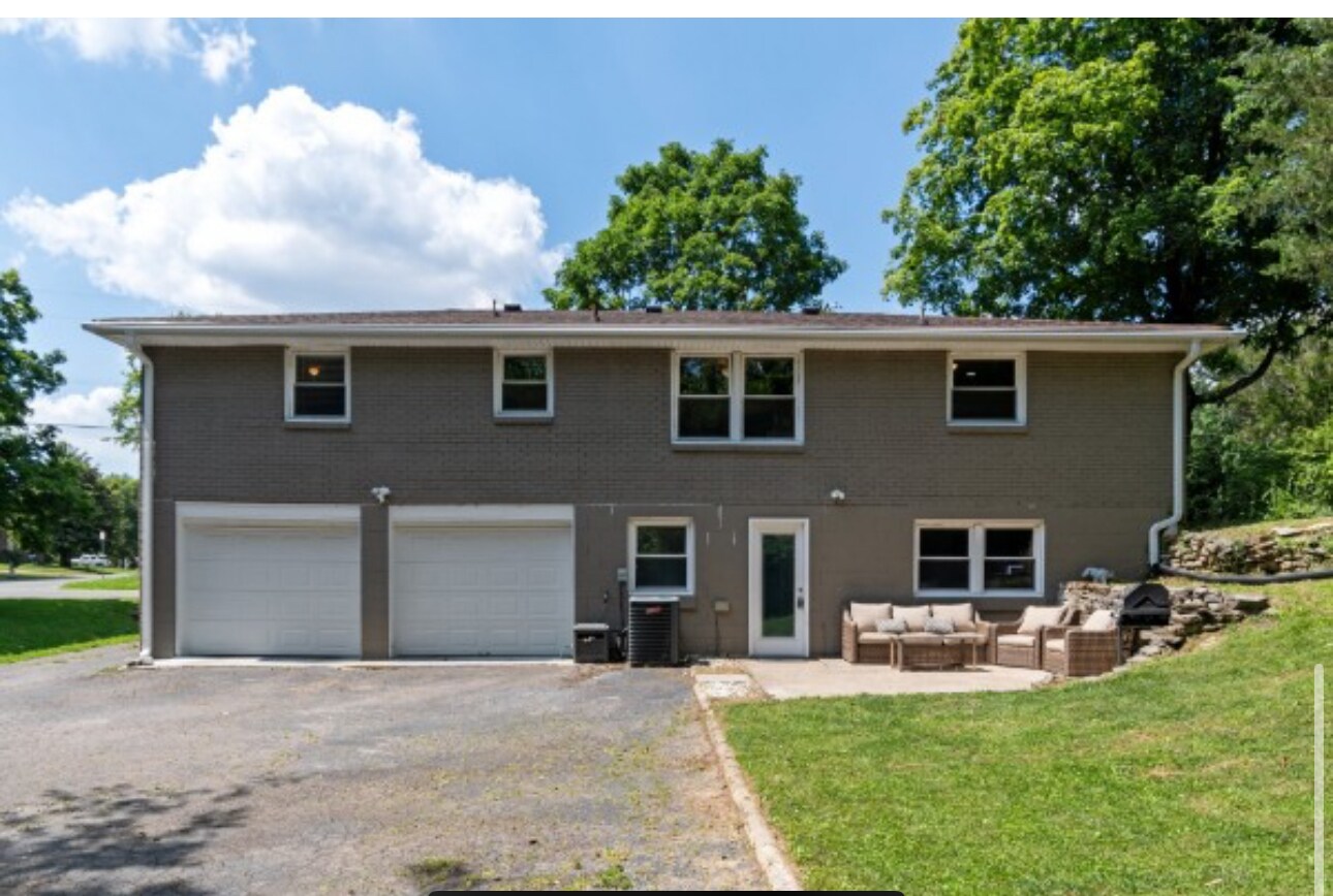 Building Photo - 113 Bart Dr