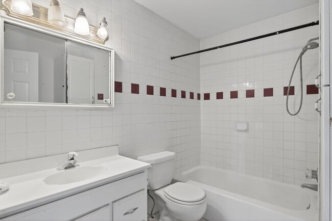 Building Photo - Lakeville Estates