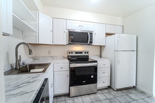 Building Photo - Cute remodeled unit!