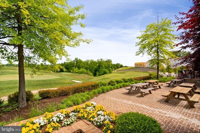 Building Photo - 17414 Southern Shrs Dr