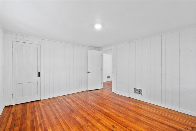 Building Photo - 104 Kincaid Ave