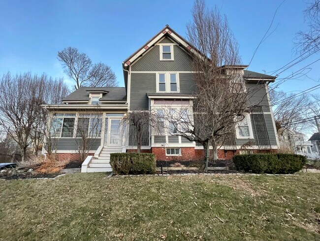 Building Photo - 96 Upham St