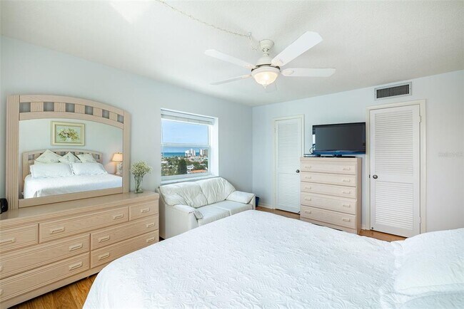 Building Photo - 420 64th Ave