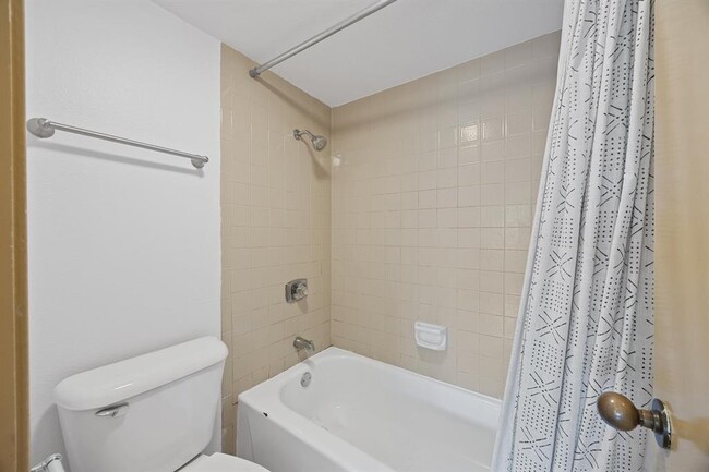 Building Photo - 8888 Tallwood Dr