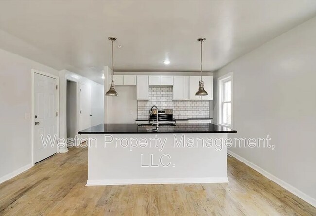 Building Photo - 711 NW 30th St