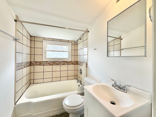 Building Photo - Updated 3 bedroom home convenient to 29