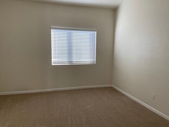 Building Photo - 4307 E South Fork Dr