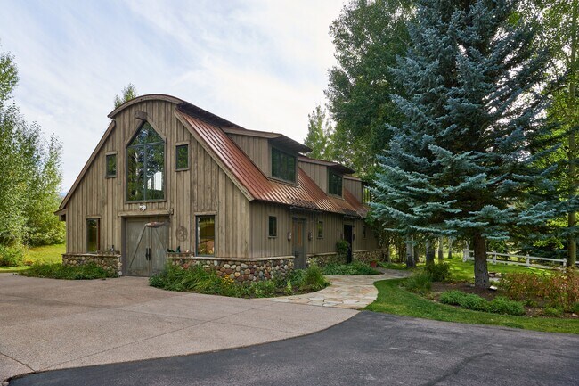 Building Photo - 1900-1902 Snowmass Creek Rd