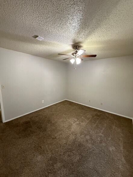 Building Photo - 826 Hardy Springs Cir