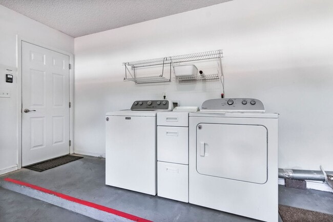 Building Photo - Enjoy Florida Lifestyle on Amelia Island