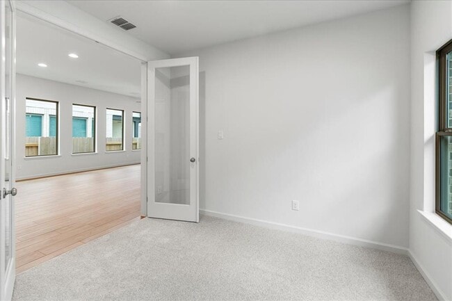 Building Photo - 154 Blackborrow Dr