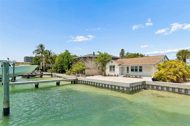 Building Photo - 8125 Bayshore Dr