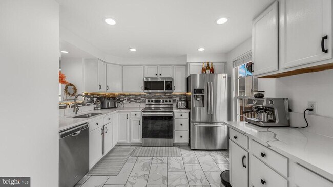 Building Photo - 3355 Canton Ct