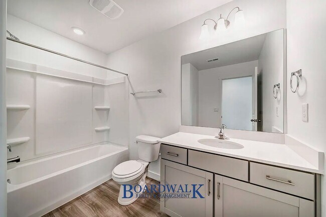 Building Photo - Modern 3-Bed Home with Yard & Amenities