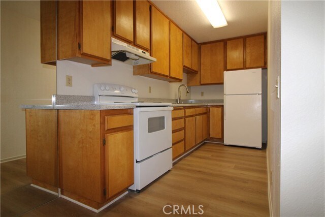 Building Photo - 2800 Los Felices Cir E