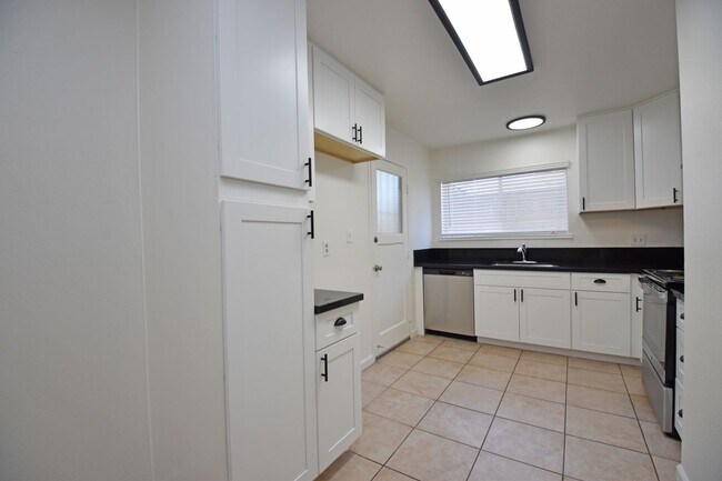 Building Photo - 4003-4003 Westporter Dr