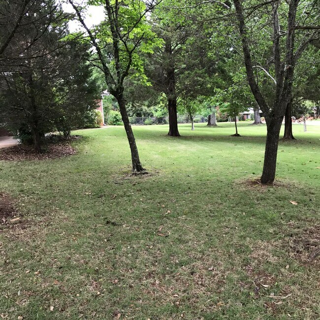 Building Photo - Charming 4B/3.5B Home!