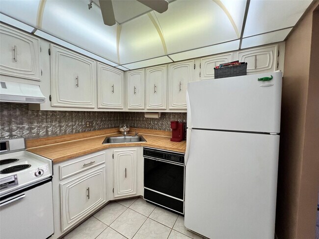 Building Photo - 101 Briny Ave