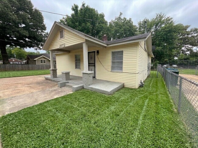 Building Photo - Reduced rent ~ Charming 3BR Memphis Home with Bright Living Space & Backyard Retreat