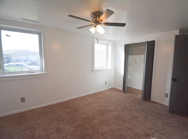 Building Photo - Spacious 5 Bed House with Custom Features Available For Rent!