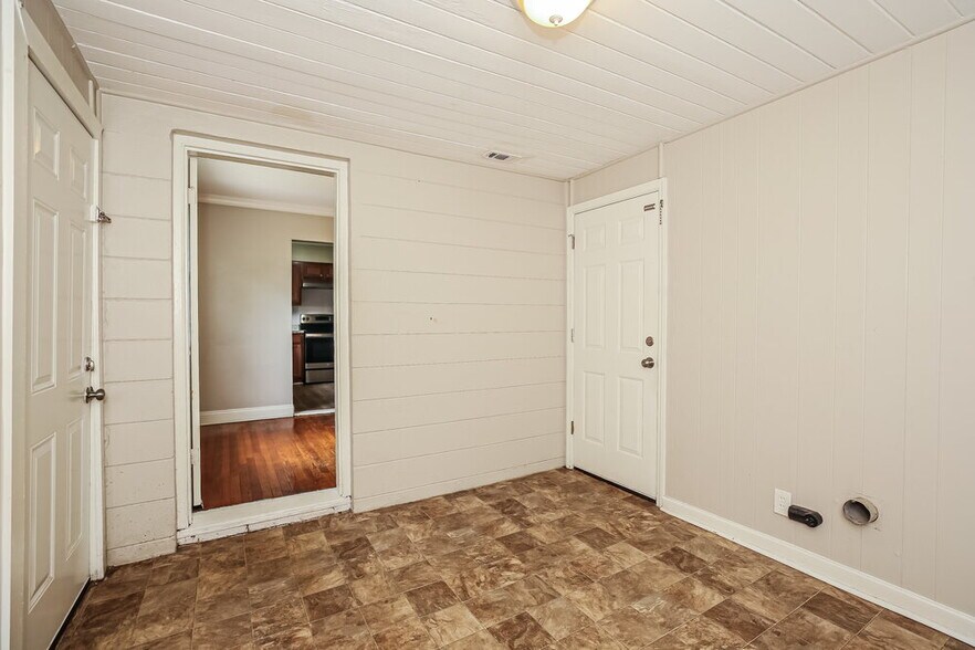 Building Photo - 2615 Ligustrum Rd