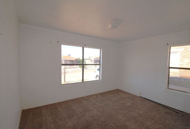 Building Photo - MINUTES FROM FORT BLISS!!