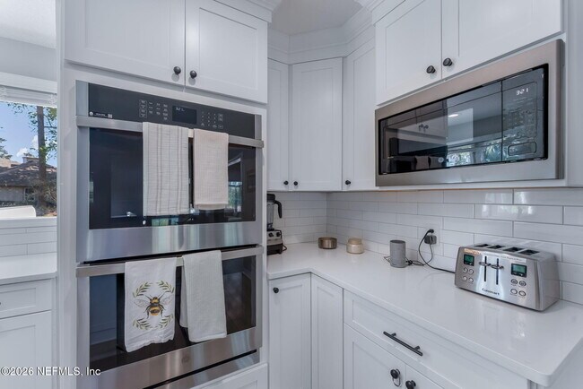 Building Photo - 4340 Blue Heron Dr