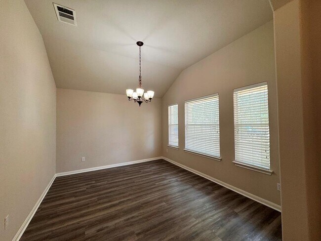 Building Photo - 285 Amber Ash Dr