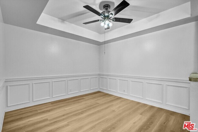 Building Photo - 2222 Beachwood Dr