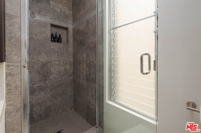 Building Photo - 18065 Coastline Dr