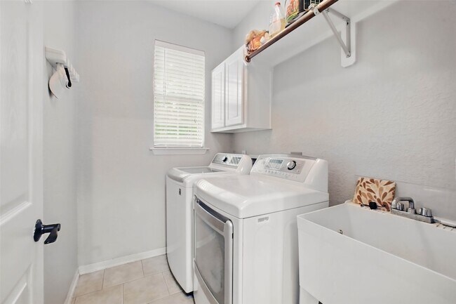 Building Photo - 22 Watermint Pl