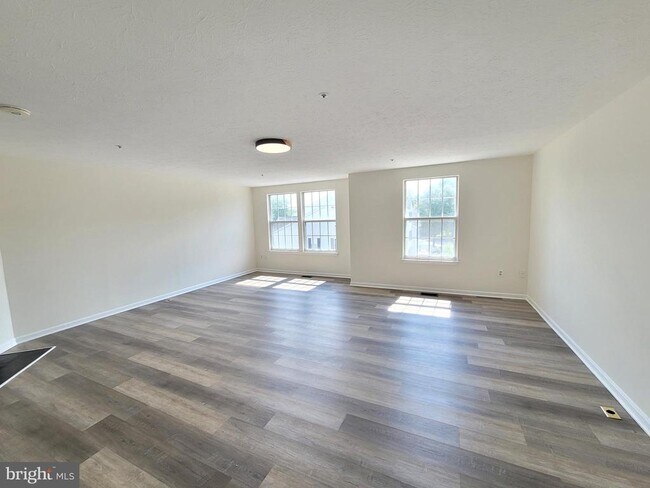 Building Photo - 589 Boysenberry Ln