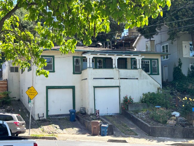 Primary Photo - 1336 Highland Ave