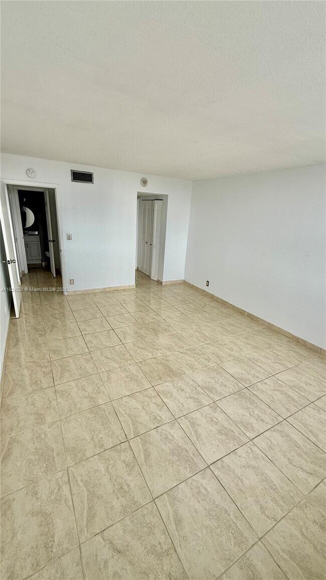 Building Photo - 2150 Sans Souci Blvd