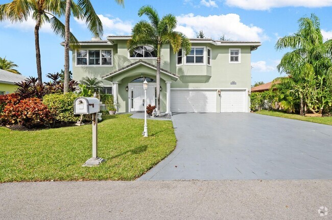 Building Photo - 2801 Oak Tree Dr