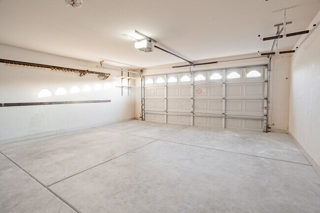 Building Photo - 6590 Tuzigoot Way