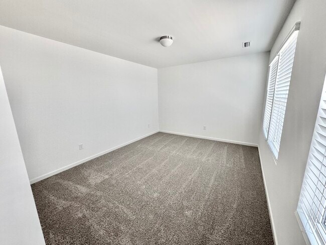 Building Photo - 4 br 2.5 ba with 2 car garage new construction