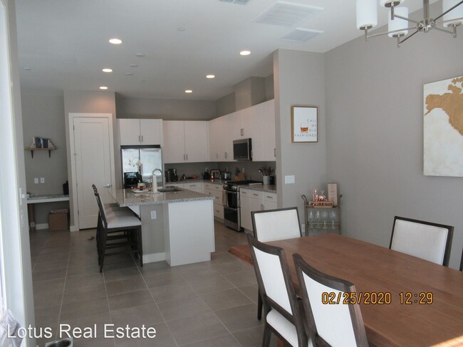 Building Photo - 3 br, 2.5 bath House - 6815 E Orion Dr