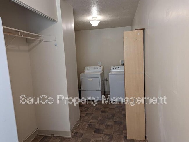 Building Photo - 1041 NE 106th Ave
